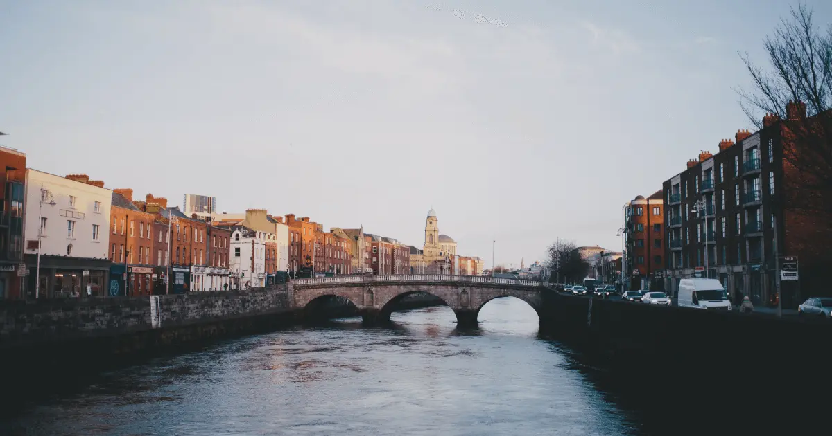 Illustration of Dublin city skyline – blog about top estate agents helping homeowners sell property