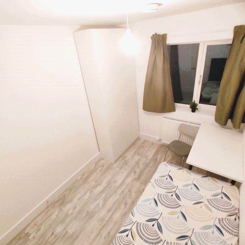 Cozy bedroom with a single bed, wardrobe, desk, and chair. – Ghar.ie property listing